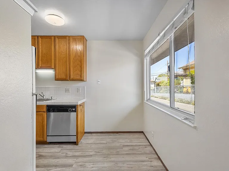 2911 Deakin St #3 — Photo 6