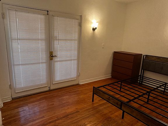 3rd image of 428 De La Fuente St