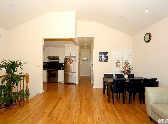5th image of 235 Bay 34th St