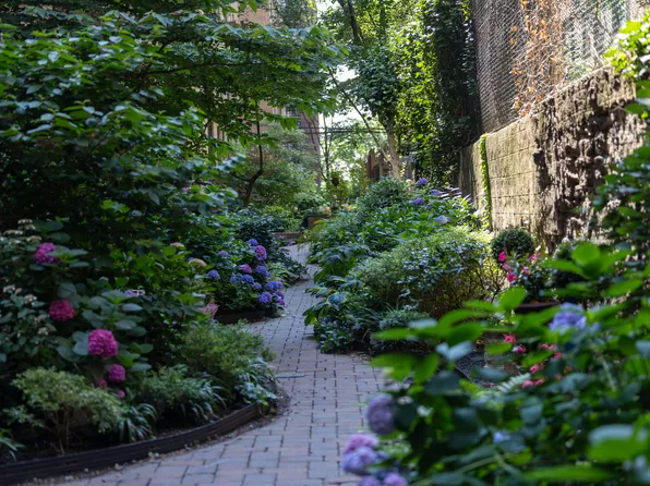 424 East 52nd Street image 14 of 16