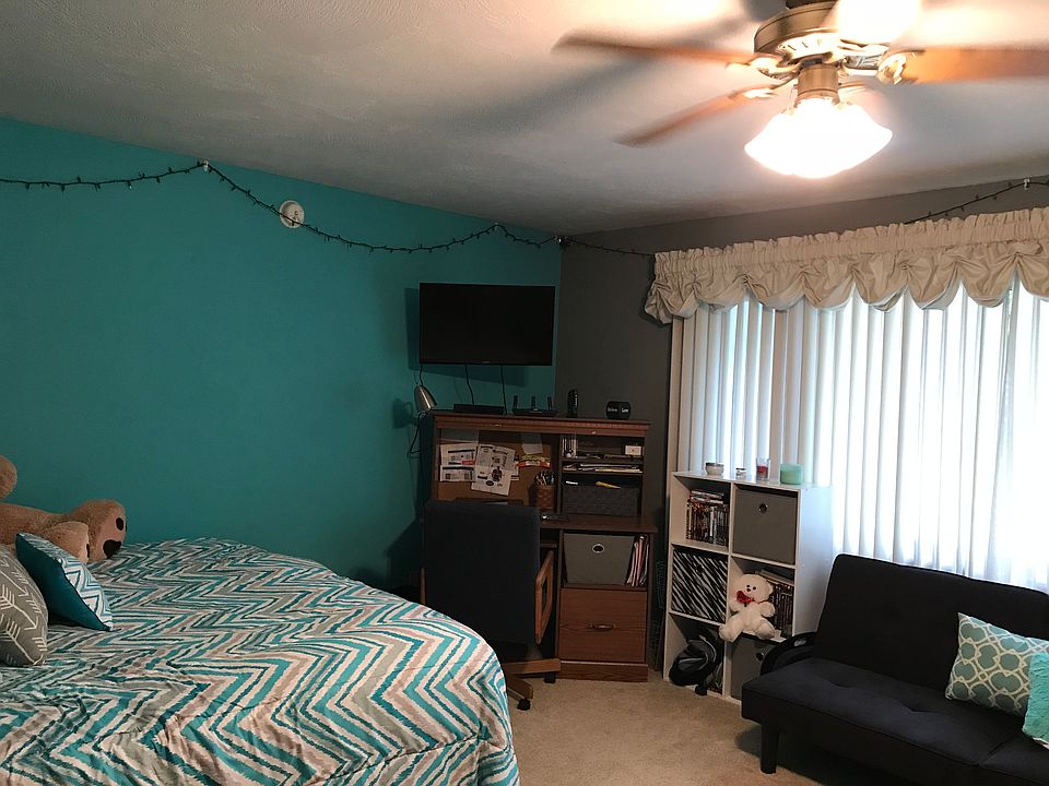 Very large bedroom