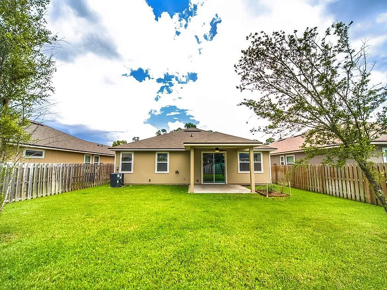 11733 Lake Bend Cir — Photo 23