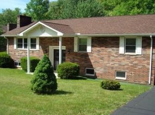 209 Rollingwood Dr, Beckley, WV 25801