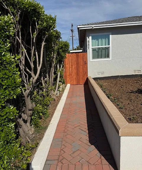 557 Roberta Ave — Photo 1