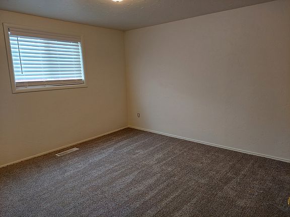 4th image of 785 Royal Ave