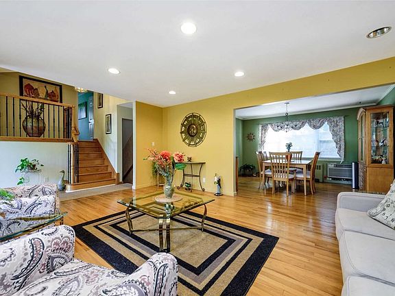 3rd image of 2156 Kenwood Pl