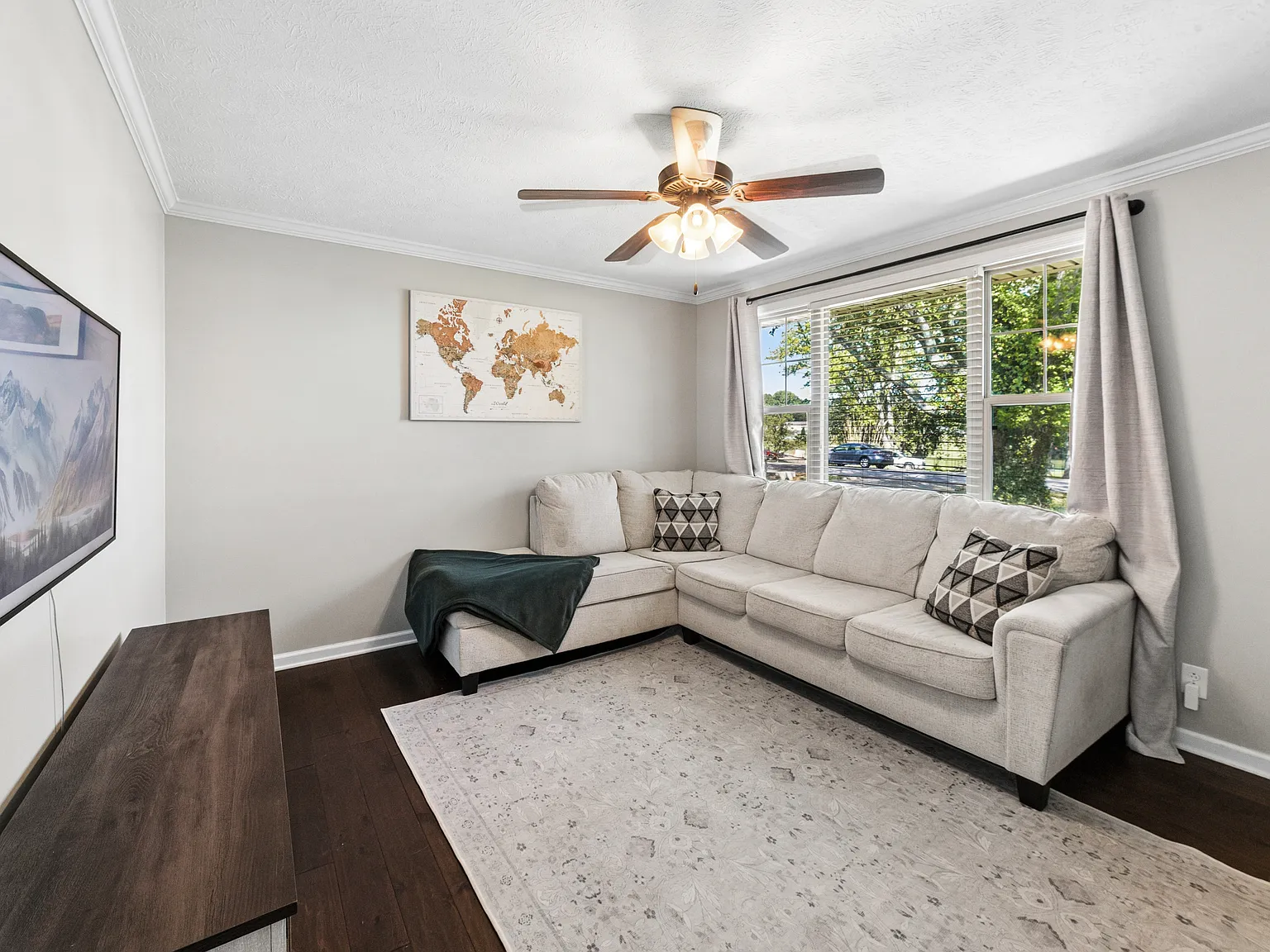 3 bed, 1230 sqft, $1,800 — Photo 3