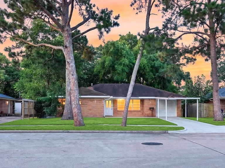 530 Globe St — Photo 2