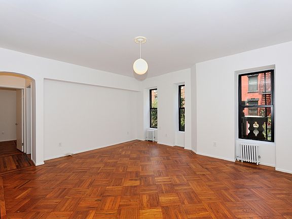 2nd image of 82 Washington Pl APT 2B