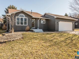 724 N Savannah Dr, Sioux Falls, SD 57103