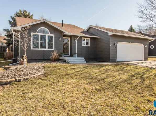 724 N Savannah Dr, Sioux Falls, SD 57103