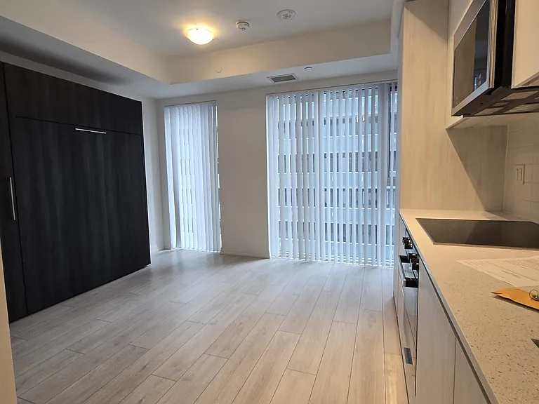 400 King St W #1001 — Photo 13