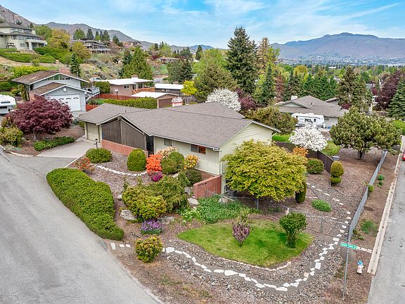 3rd image of 1415 S Hills Dr