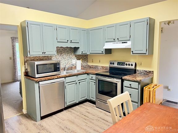 2nd image of 220 Parkway Blvd Unit 6