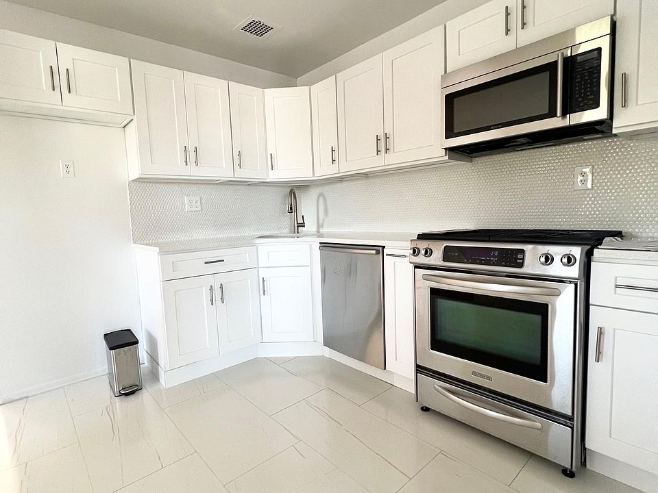 1st image of 1828 Bell Blvd #3