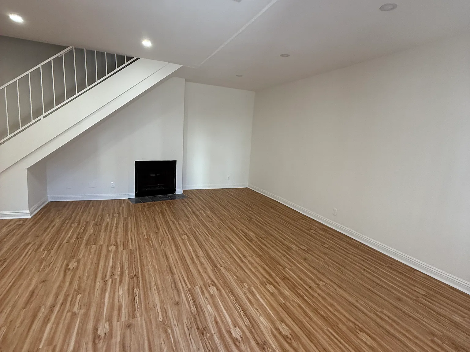 3 bed, 2.5 bath, $3,300 — Photo 3
