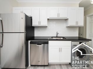 1417 W Hutchinson St APT GDN, Chicago, IL 60613