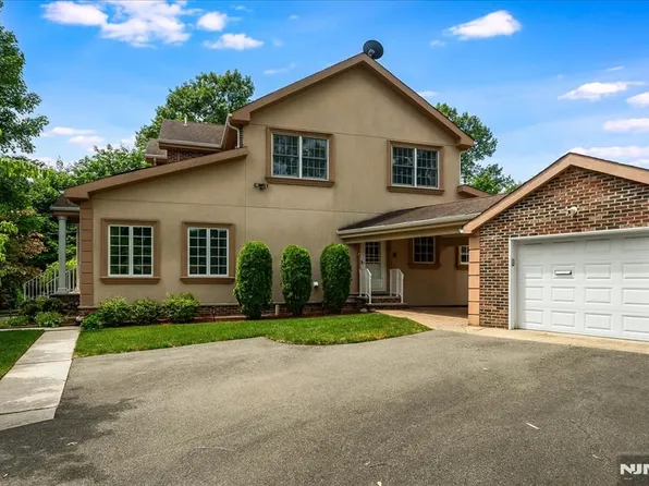 541 Forest Ave, Paramus, NJ 07652