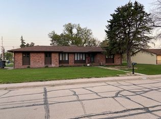 220 Meadow Ln, Schuyler, NE 68661