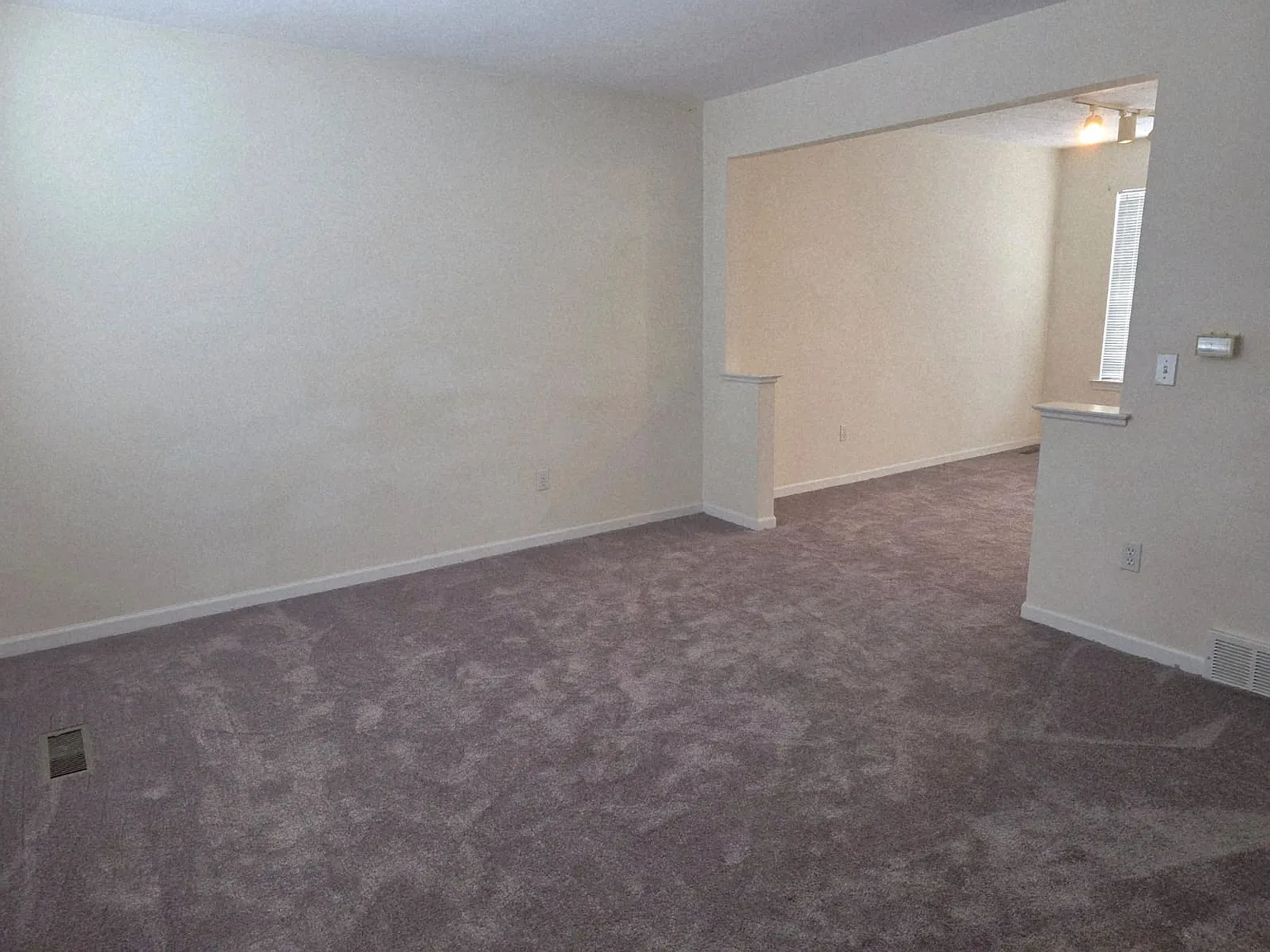3 bed, 1.5 bath, 1350 sqft, $1,700 — Photo 4