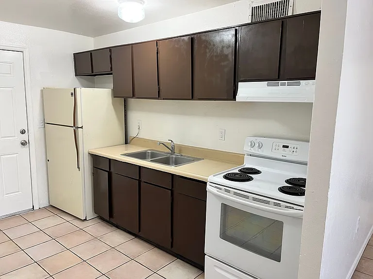 446 E Pastime Rd — Photo 34