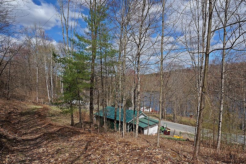 2nd image of 517 SCOTTS LAKE Road