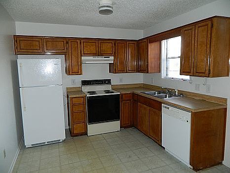 2nd image of 105 W Hogan Dr