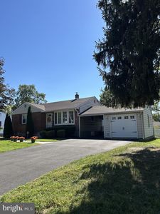 3898 Round Meadow Ln, Hatboro, PA, 19040