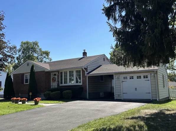 3898 Round Meadow Ln, Hatboro, PA 19040