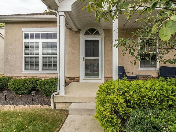 4th image of 682 Collingwood Dr