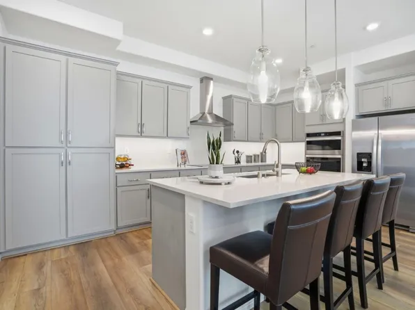 220 Waters Park Cir #201, San Mateo, CA 94403