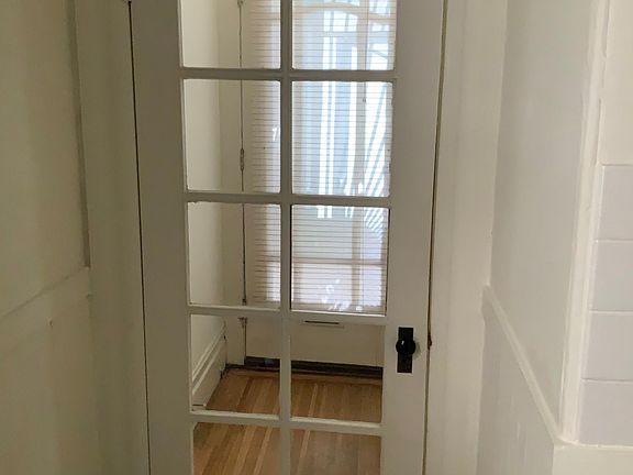 5th image of 208 Hermann St
