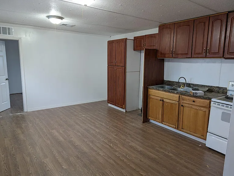 140 Darley Ln — Photo 2