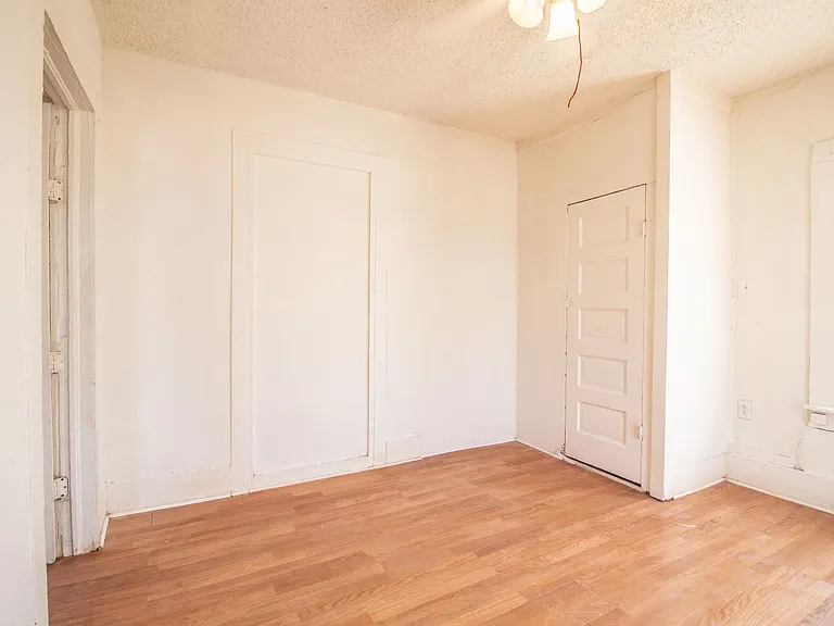 207 Temple Ave — Photo 16