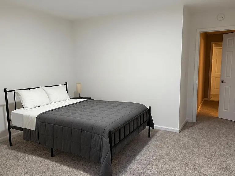 Has Private Back Entrance, Dresser, Desk
