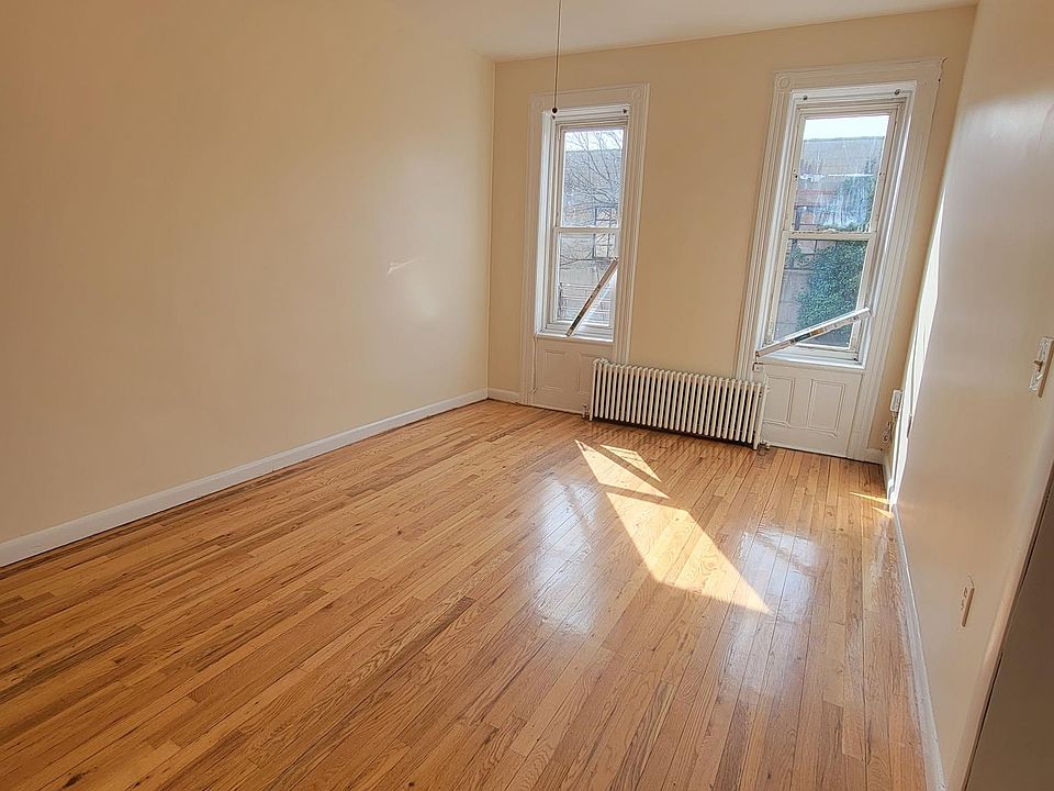 1st image of 12912 20th Ave Floor 1