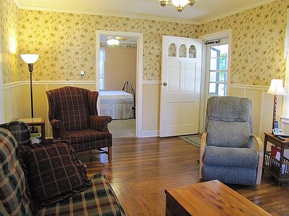 4th image of 760 Siemers St