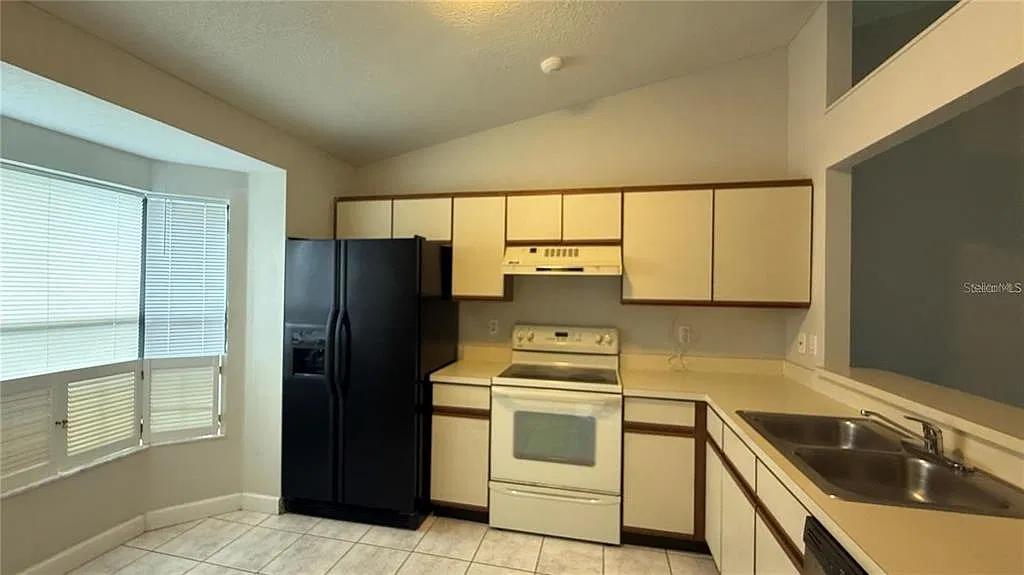 2 bed, 2.0 bath, 962 sqft, $1,600 — Photo 3
