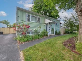 17 Rosewood St, Central Islip, NY 11722