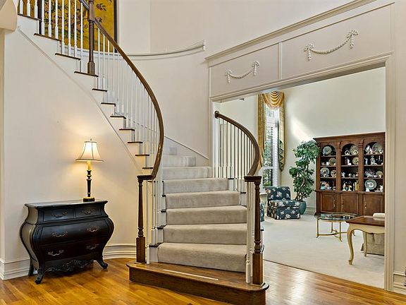 2nd image of 1126 Creekwood Dr