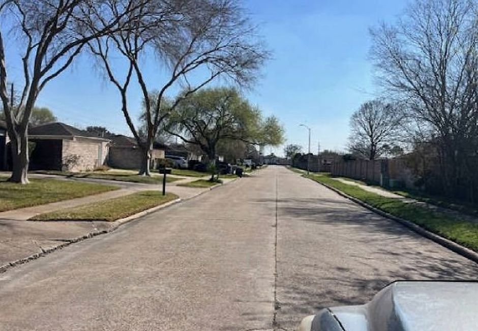 Exterior Neighborhood (street photo)