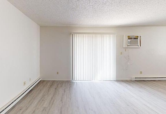 3rd image of 1500 1st Ave NW APT 4