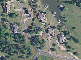 2071 Clearwater Dr, White Plains, GA 30678