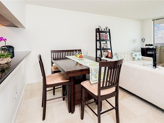2nd image of 610 W Las Olas #1913-North