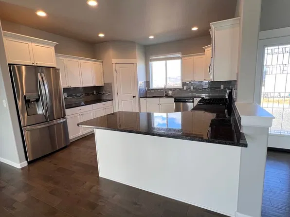 1558 W Goodlander Rd, Selah, WA 98942