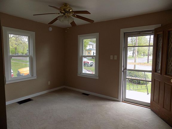 3rd image of 1001 Carson St #House