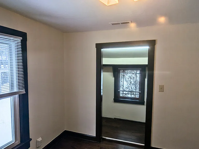 102 E 17th St — Photo 10