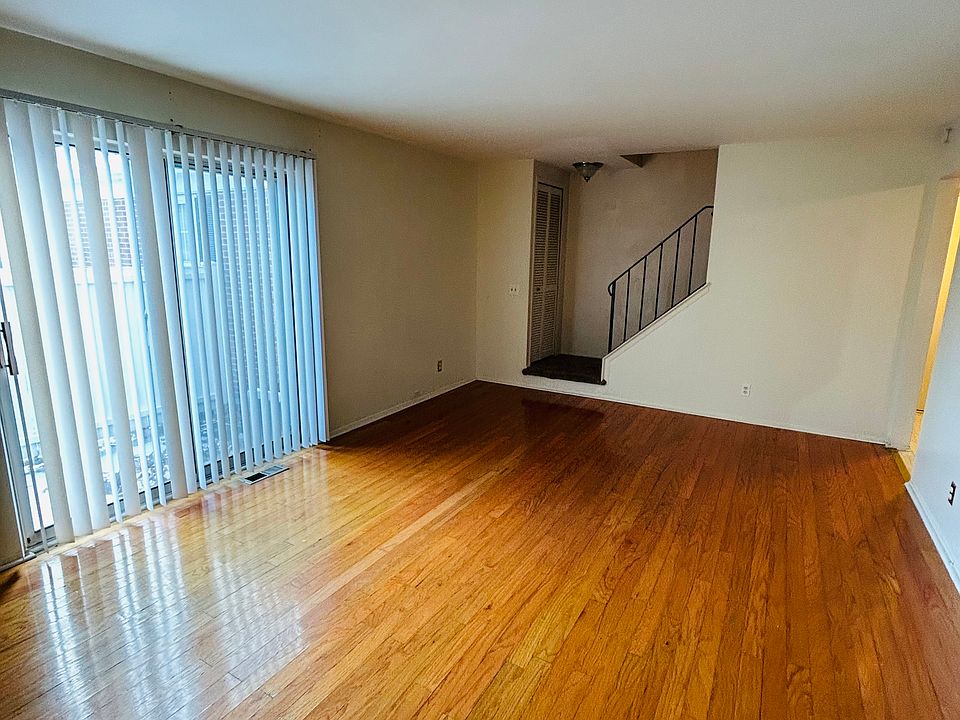 1st image of 24382 Meadow Bridge Dr