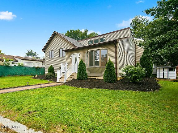 4th image of 897 Brookside Avenue