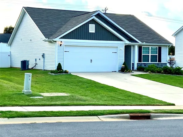 411 Belcaro Dr, Kings Mountain, NC 28086